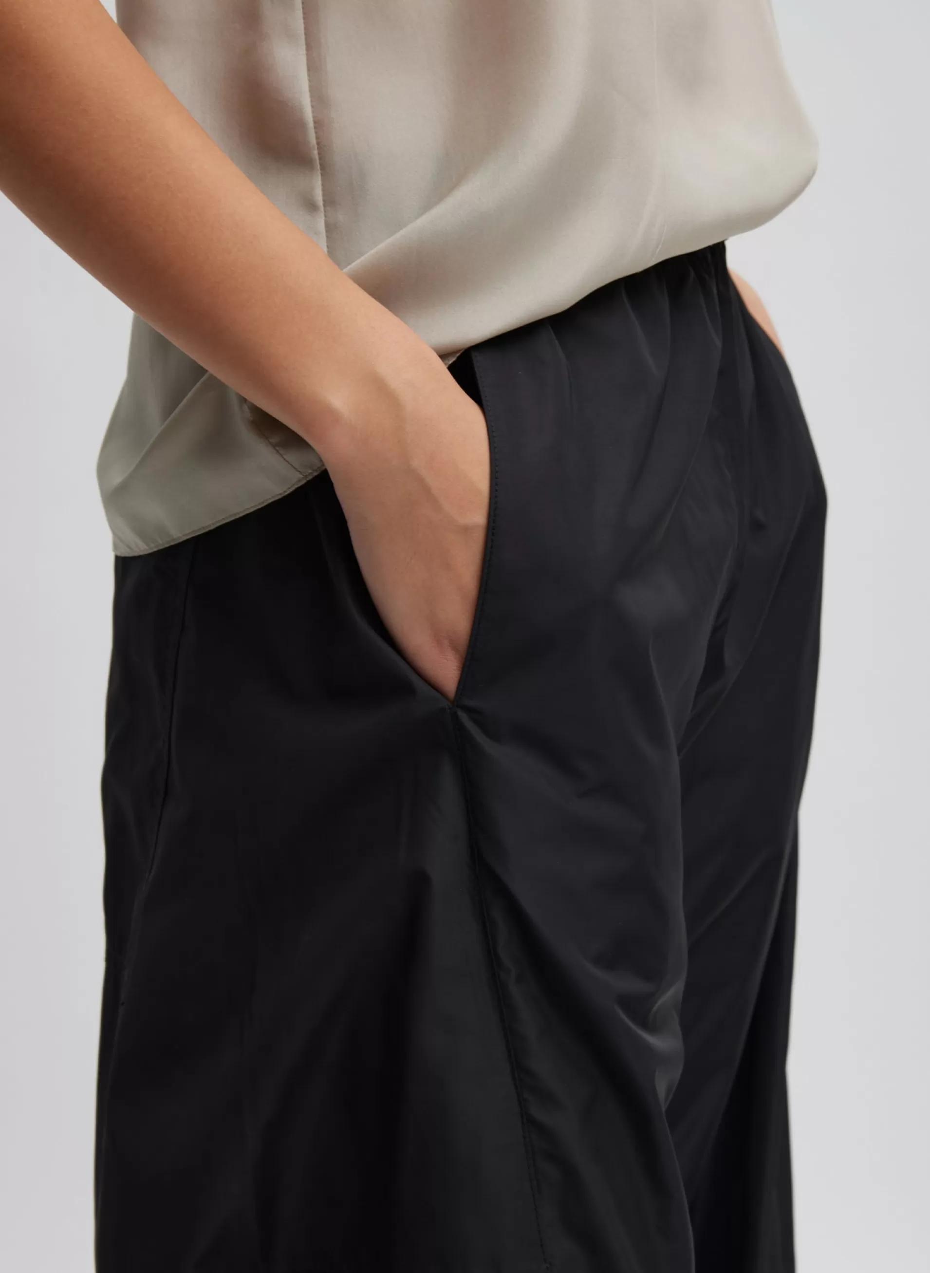 New Tibi Italian Sporty Nylon Winslow Pant Black